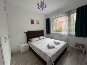 Lovely central 1-bedroom rental with patio